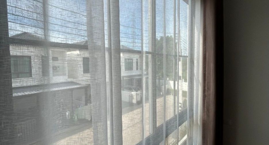 Продажа 4 спальни таунхаус в Si Racha, Чонбури