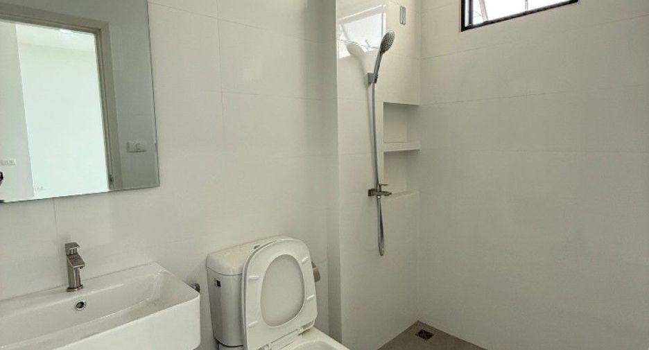 Продажа 4 спальни таунхаус в Si Racha, Чонбури