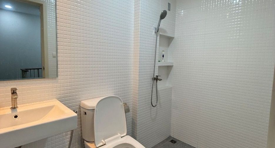 Продажа 4 спальни таунхаус в Si Racha, Чонбури