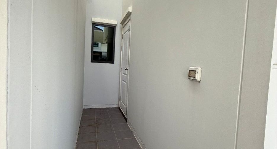Продажа 4 спальни таунхаус в Si Racha, Чонбури