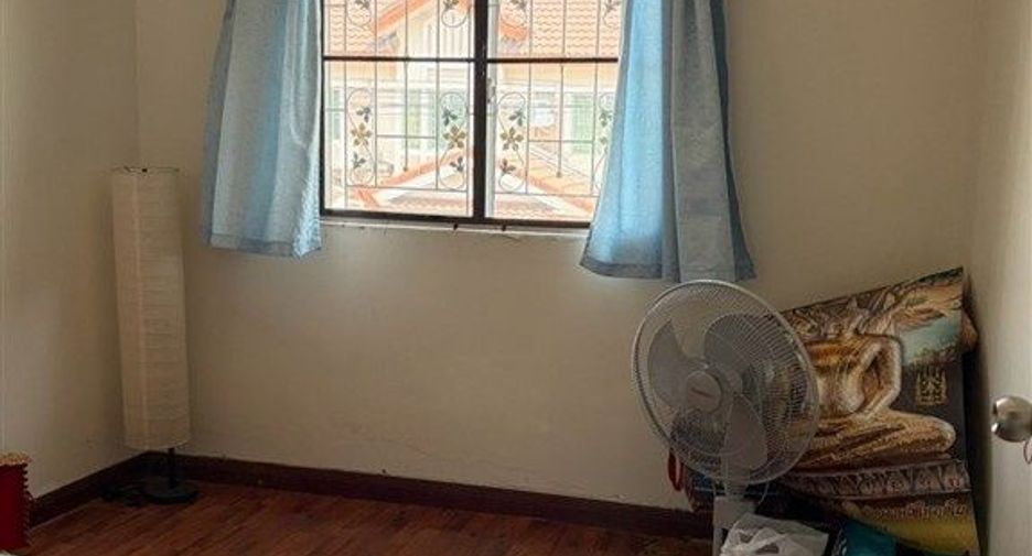 For sale 3 bedrooms townhouse in Thanyaburi, Pathum Thani