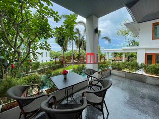 Villa en alquiler y en venta de 5 habitaciones en Bang Lamung, Chonburi