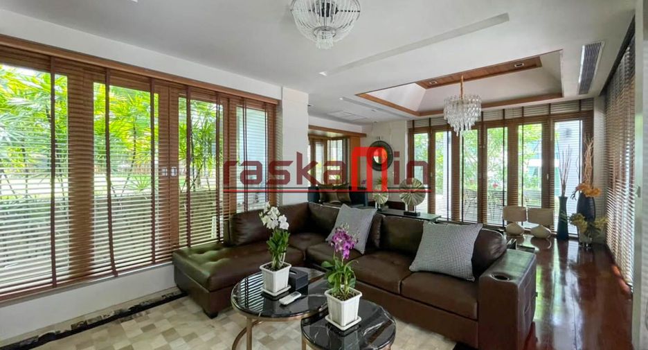 Villa en alquiler y en venta de 5 habitaciones en Bang Lamung, Chonburi