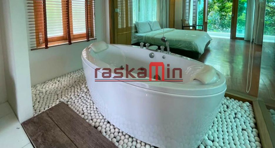 Villa en alquiler y en venta de 5 habitaciones en Bang Lamung, Chonburi