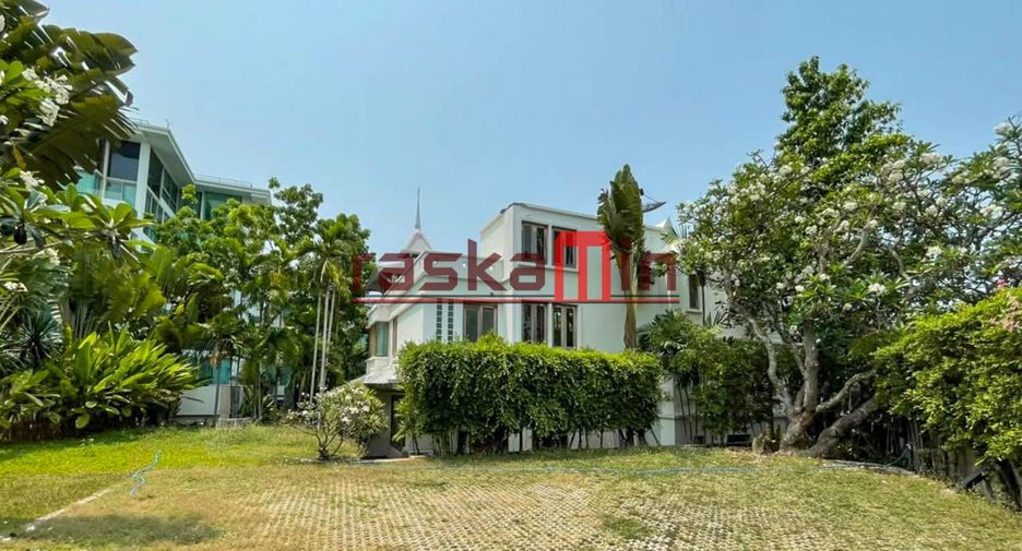 Villa en alquiler y en venta de 5 habitaciones en Bang Lamung, Chonburi