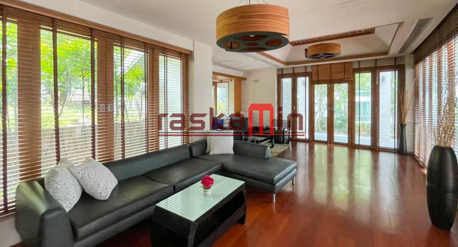 Villa en alquiler y en venta de 5 habitaciones en Bang Lamung, Chonburi