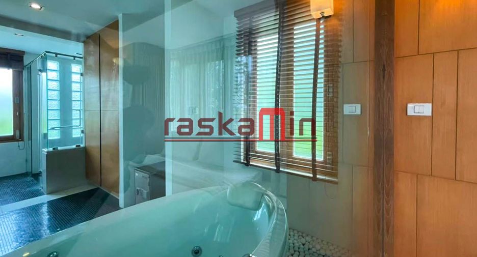 Villa en alquiler y en venta de 5 habitaciones en Bang Lamung, Chonburi