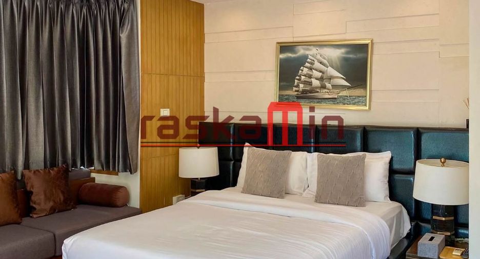 Villa en alquiler y en venta de 5 habitaciones en Bang Lamung, Chonburi
