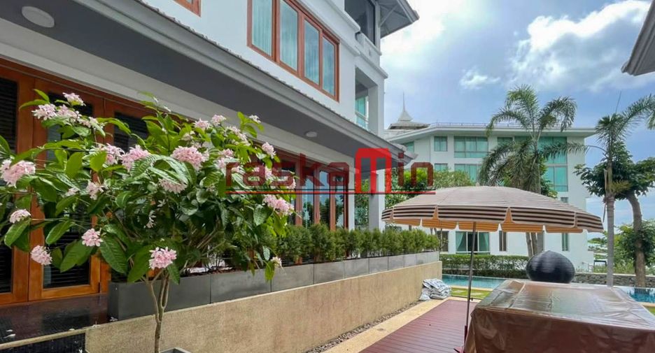 Villa en alquiler y en venta de 5 habitaciones en Bang Lamung, Chonburi