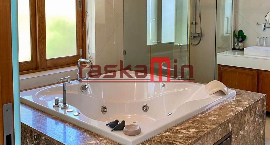 Villa en alquiler y en venta de 5 habitaciones en Bang Lamung, Chonburi
