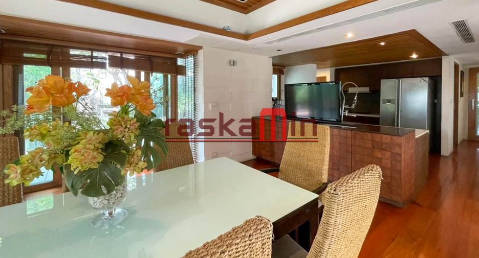 Villa en alquiler y en venta de 5 habitaciones en Bang Lamung, Chonburi
