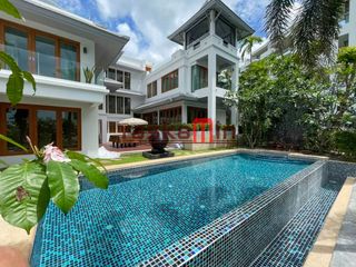 Villa en alquiler y en venta de 5 habitaciones en Bang Lamung, Chonburi