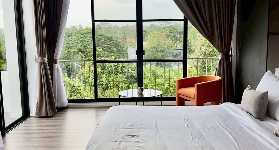 For rent 4 bedrooms villa in Mueang Chiang Mai, Chiang Mai
