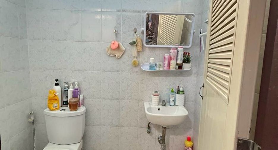 Продажа 36 спальни апартаменты в Si Racha, Чонбури