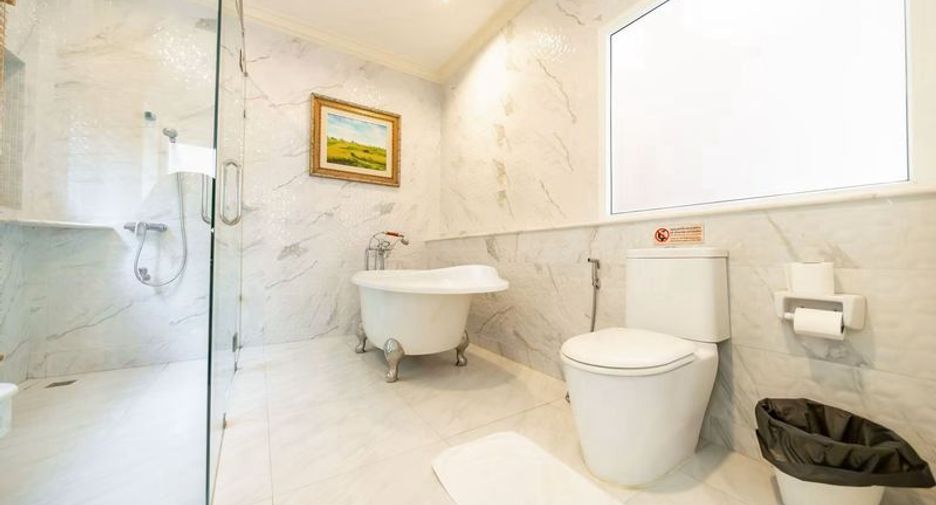 For sale 4 bedrooms villa in Bang Lamung, Chonburi