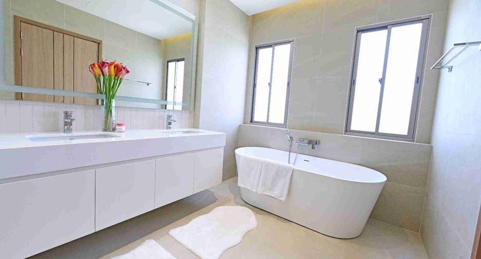 Casa en venta de 4 habitaciones en Bang Lamung, Chonburi
