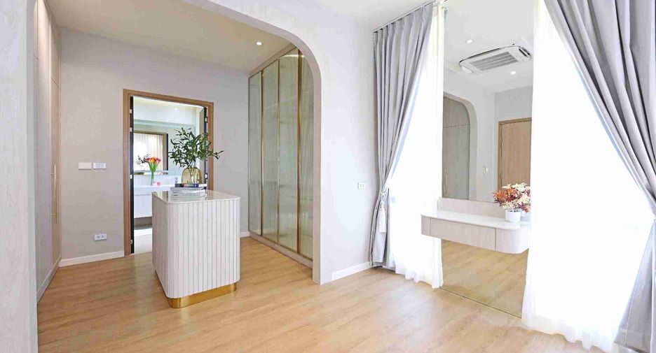 Casa en venta de 4 habitaciones en Bang Lamung, Chonburi