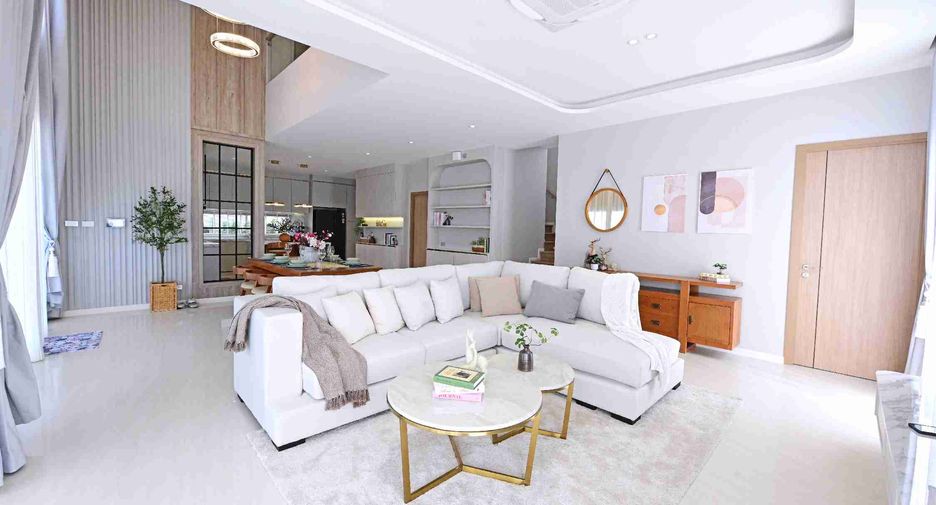 Casa en venta de 4 habitaciones en Bang Lamung, Chonburi