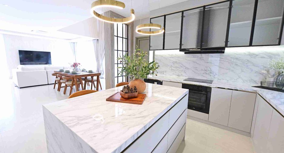 Casa en venta de 4 habitaciones en Bang Lamung, Chonburi