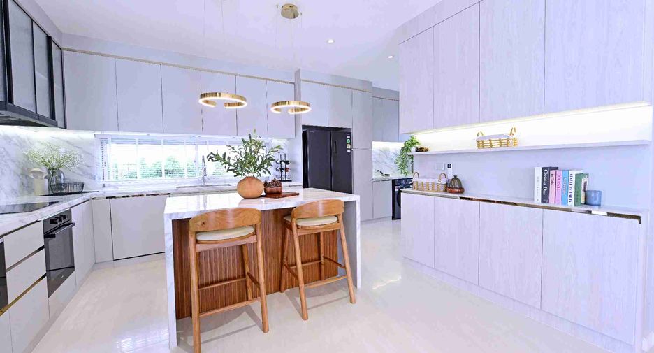 Casa en venta de 4 habitaciones en Bang Lamung, Chonburi