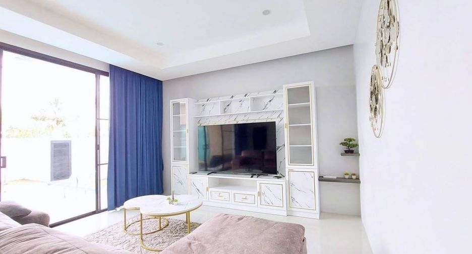 Villa en alquiler de 3 habitaciones en Bang Lamung, Chonburi
