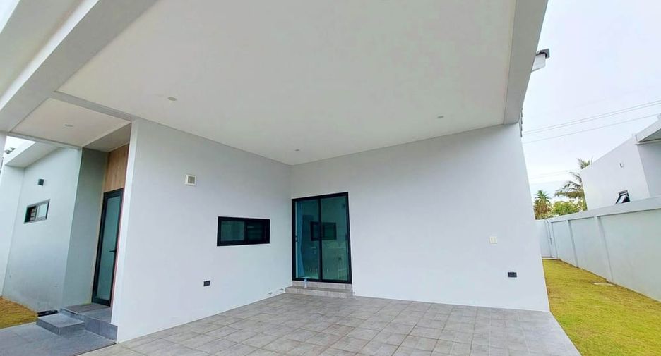 Villa en alquiler de 3 habitaciones en Bang Lamung, Chonburi