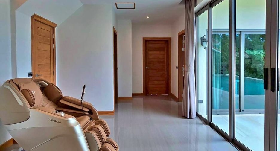 Villa en alquiler y en venta de 3 habitaciones en Bang Lamung, Chonburi