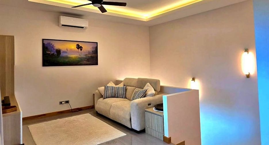 Villa en alquiler y en venta de 3 habitaciones en Bang Lamung, Chonburi