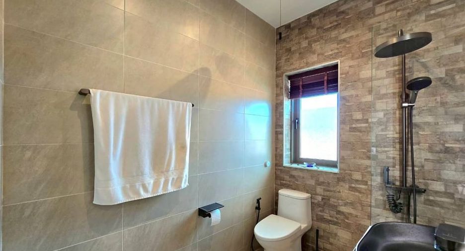 Villa en alquiler y en venta de 3 habitaciones en Bang Lamung, Chonburi