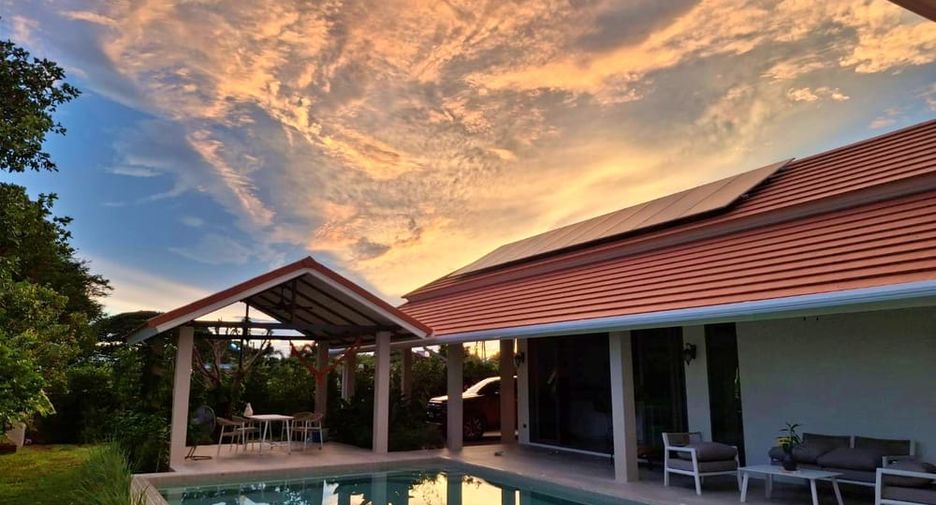 Villa en alquiler y en venta de 3 habitaciones en Bang Lamung, Chonburi