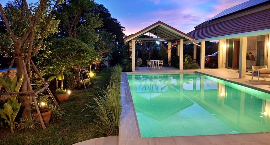 Villa en alquiler y en venta de 3 habitaciones en Bang Lamung, Chonburi