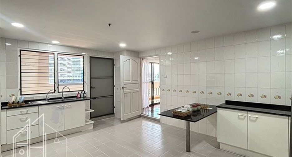 ให้เช่า 3 ห้องนอน คอนโด ใน วัฒนา, กรุงเทพฯ