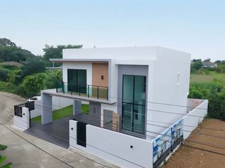 For sale 3 bedrooms house in Mueang Chiang Mai, Chiang Mai