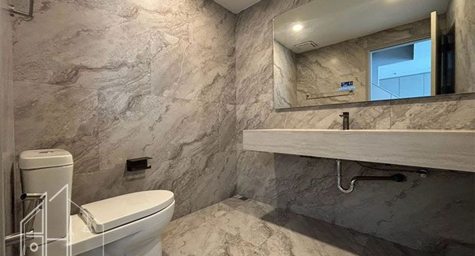 For rent 4 bedrooms condo in Khlong Toei, Bangkok