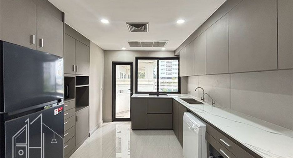 For rent 4 bedrooms condo in Khlong Toei, Bangkok
