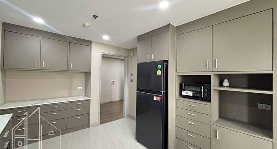 For rent 4 bedrooms condo in Khlong Toei, Bangkok