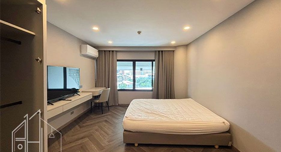 For rent 4 bedrooms condo in Khlong Toei, Bangkok