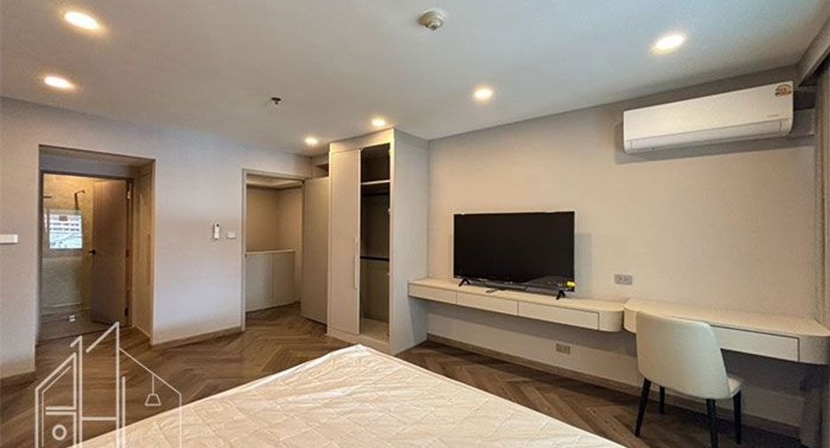 For rent 4 bedrooms condo in Khlong Toei, Bangkok
