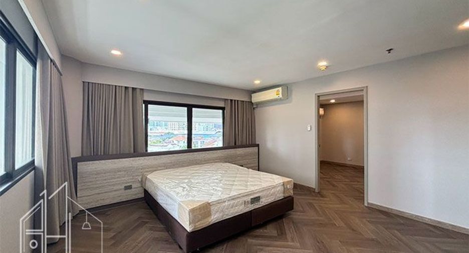 For rent 4 bedrooms condo in Khlong Toei, Bangkok