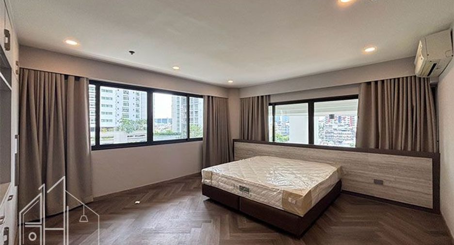 For rent 4 bedrooms condo in Khlong Toei, Bangkok