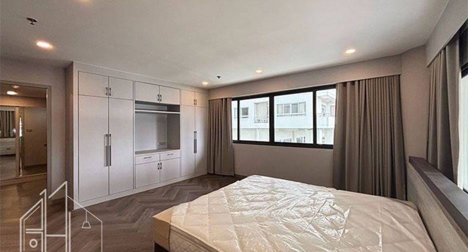 For rent 4 bedrooms condo in Khlong Toei, Bangkok