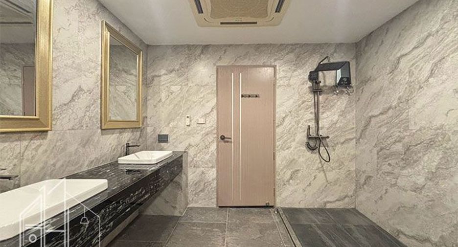 For rent 4 bedrooms condo in Khlong Toei, Bangkok