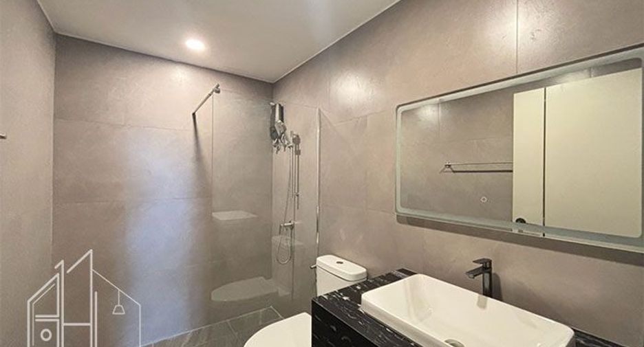 For rent 4 bedrooms condo in Khlong Toei, Bangkok