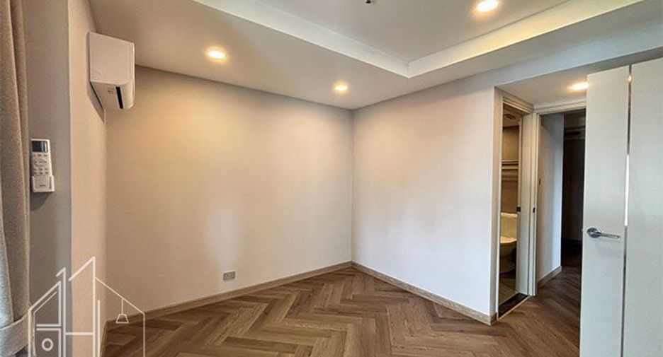 For rent 4 bedrooms condo in Khlong Toei, Bangkok