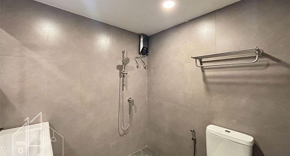 For rent 4 bedrooms condo in Khlong Toei, Bangkok