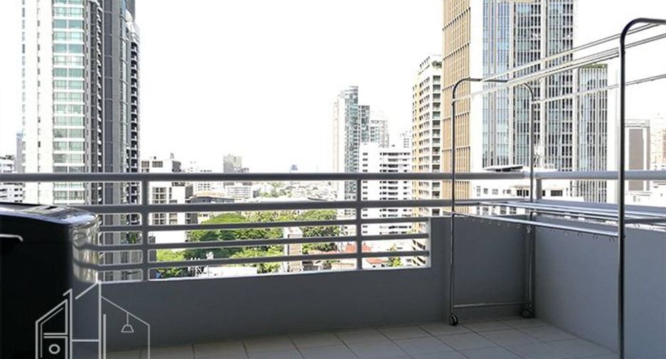 For rent 3 bedrooms condo in Khlong Toei, Bangkok
