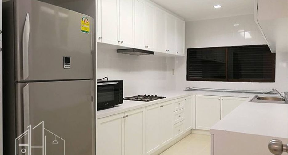 For rent 3 bedrooms condo in Khlong Toei, Bangkok