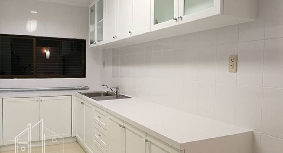 For rent 3 bedrooms condo in Khlong Toei, Bangkok