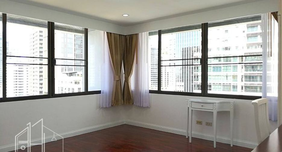 For rent 3 bedrooms condo in Khlong Toei, Bangkok