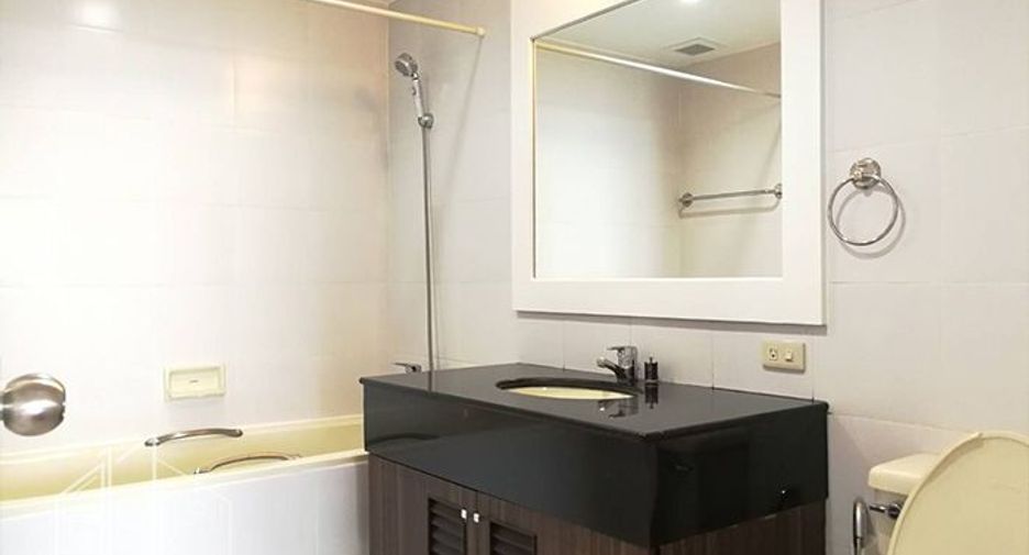 For rent 3 bedrooms condo in Khlong Toei, Bangkok